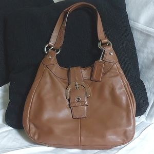 Coach bag, brown; buckle magnet closure